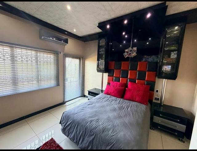 4 BEDROOM HOUSE FOR SALE IN FREELAND PARK